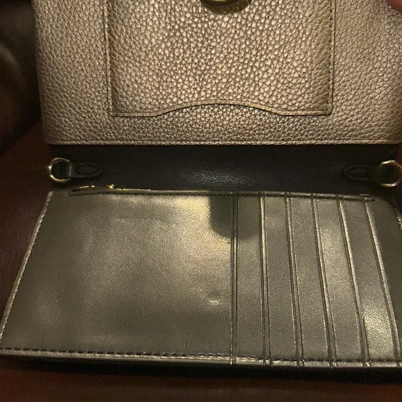 **SOLD** NWOT Coach Gold Leather Slim Snap Bifold Wristlet/Clutch - Picture 12 of 14